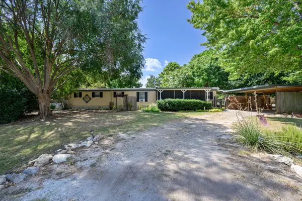 1709 E Apache Trail, Granbury, TX 76048