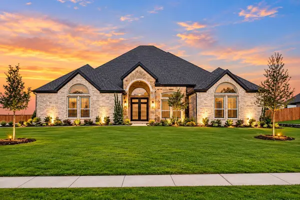 781 Emerald Valley Drive, Ovilla, TX 75154