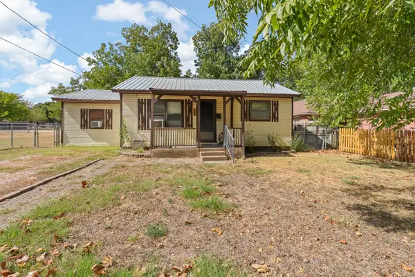 706 W Lone Star Avenue, Cleburne, TX 76033