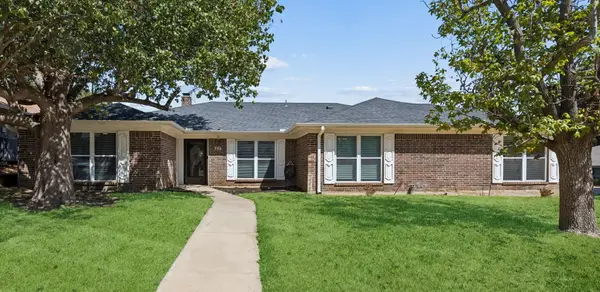900 Rosewood Court, Euless, TX 76039