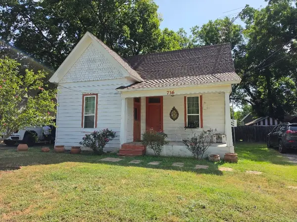 736 N Robinson Street, Cleburne, TX 76031