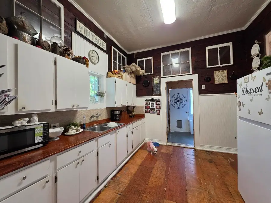 736 N Robinson Street, Cleburne, TX 76031 - #3