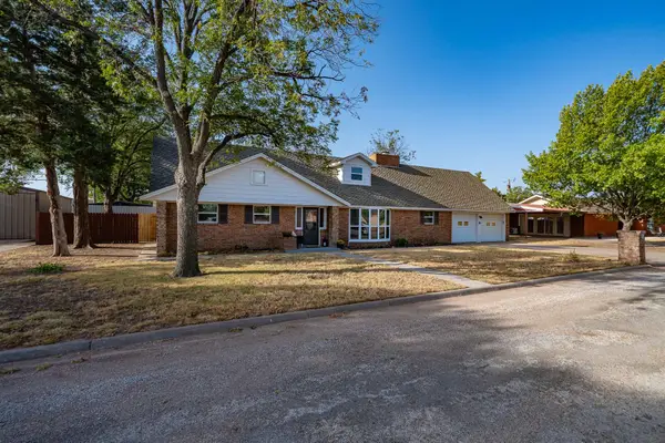 1406 Bartley Street, Stamford, TX 79553