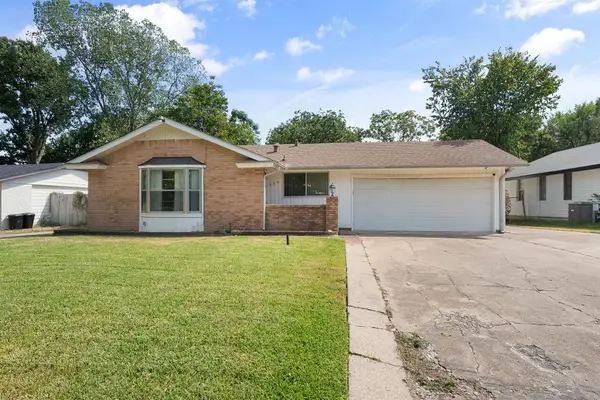 1924 Canterbury Street, Irving, TX 75062