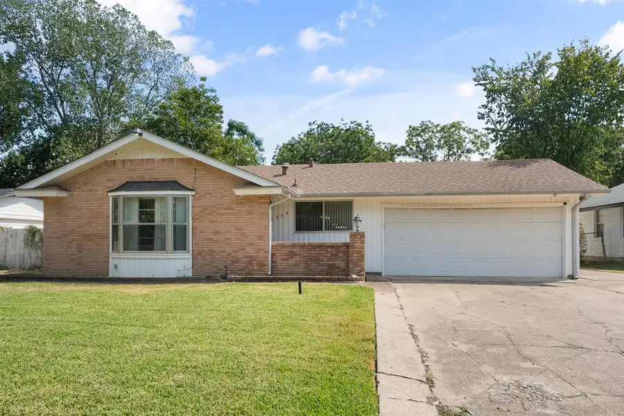 1924 Canterbury Street, Irving, TX 75062 - #2