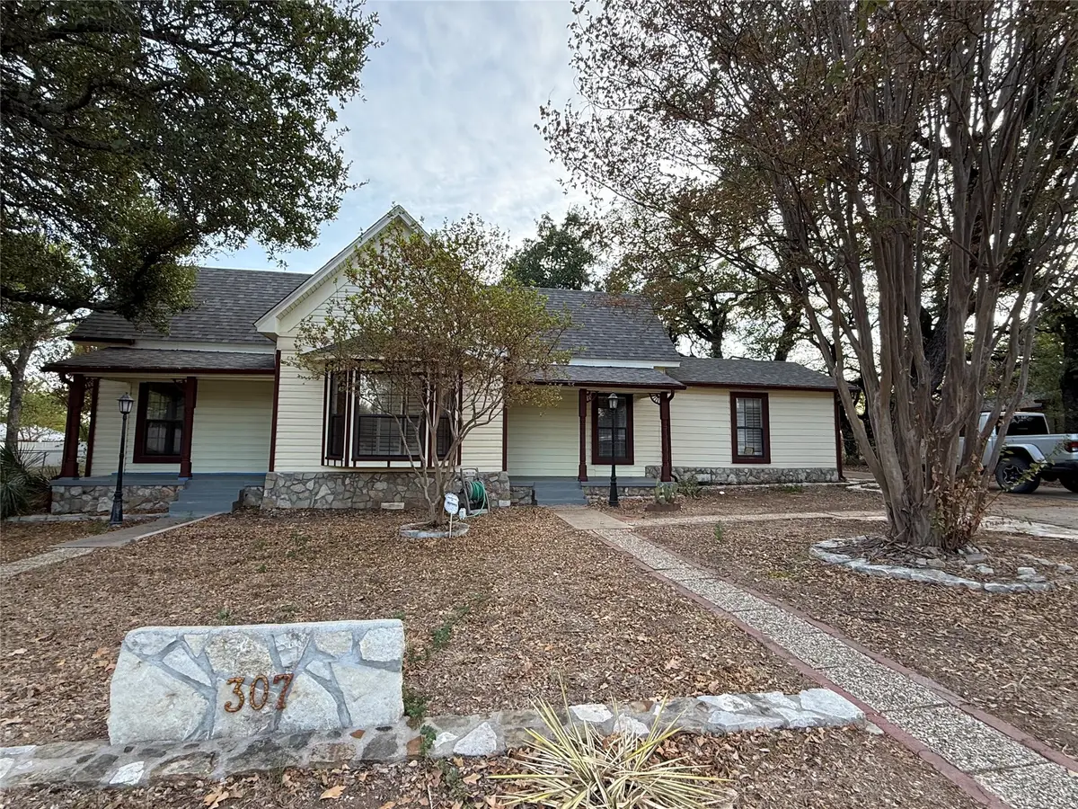 307 Mission Street, Glen Rose, TX 76043 - #1