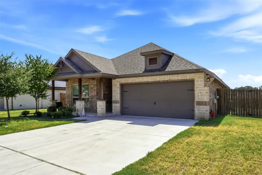952 Sam Street, Springtown, TX 76082 - #3