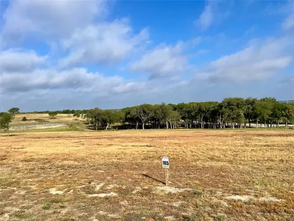 165 Caballo Drive, Oak Leaf, TX 75154