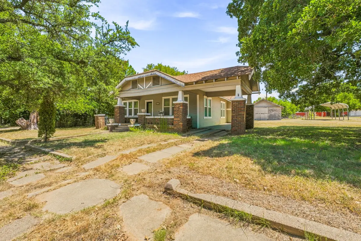 125 S Bell Street, De Leon, TX 76444 - #1