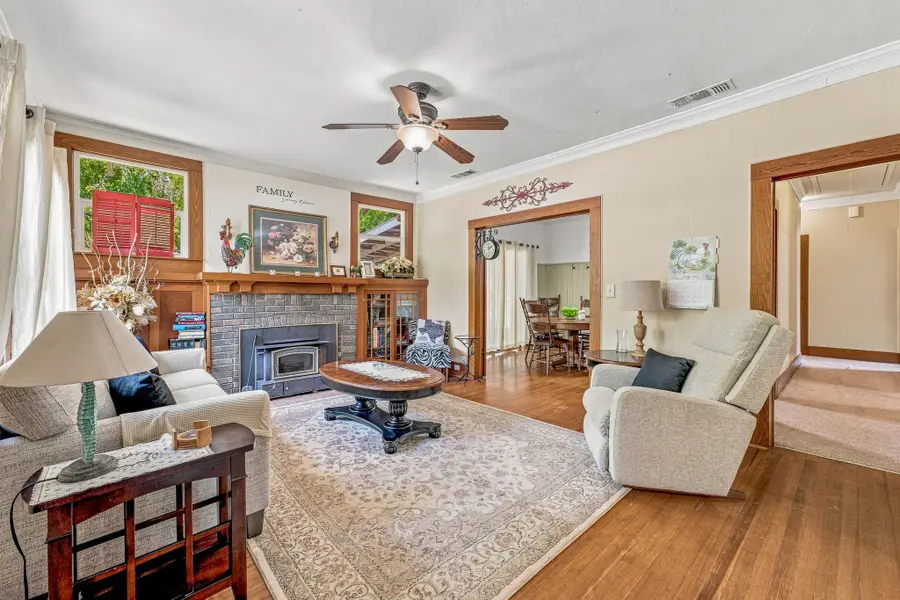 125 S Bell Street, De Leon, TX 76444 - #2