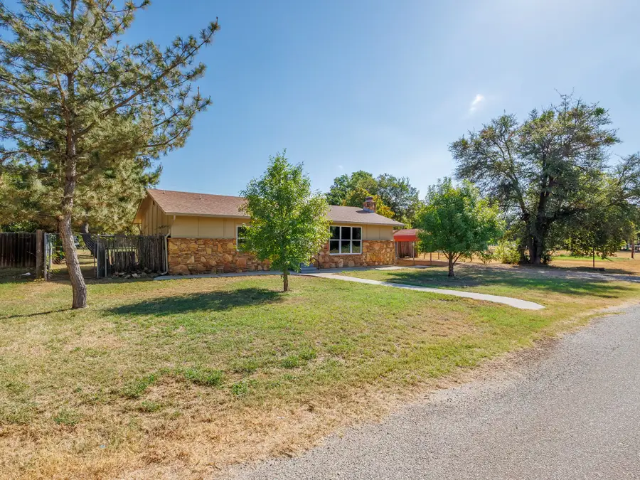 1604 Dublin Street, Brownwood, TX 76801 - #2