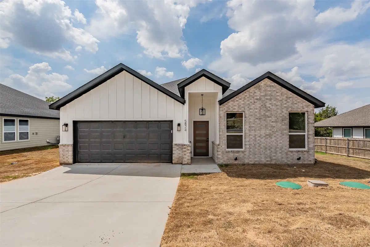 5824 Stonegate Circle, Granbury, TX 76048 - #1