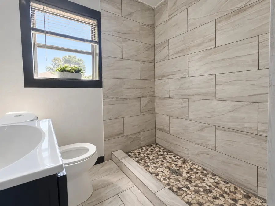 522 N Austin Avenue, Denison, TX 75020 - #2