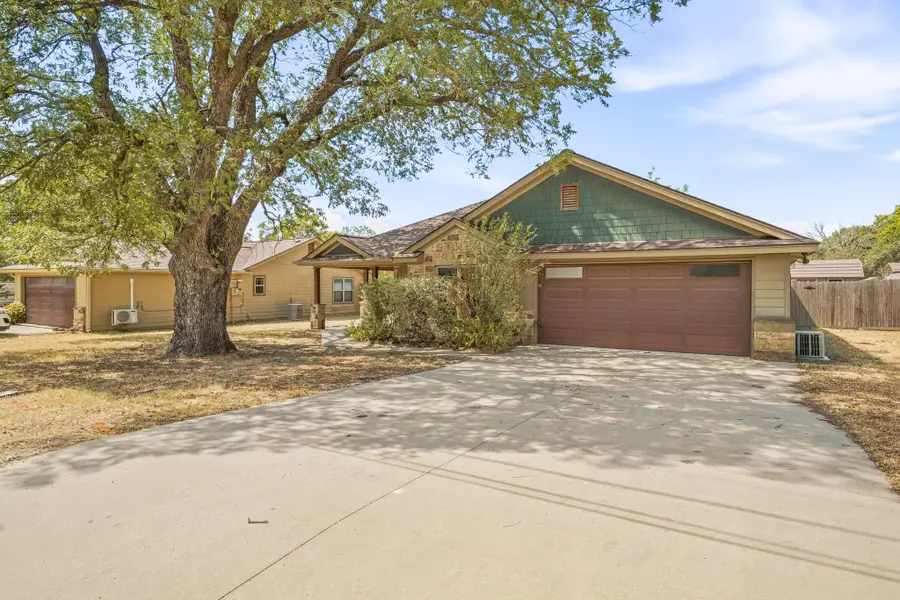 632 N Park Street, Dublin, TX 76446 - #2