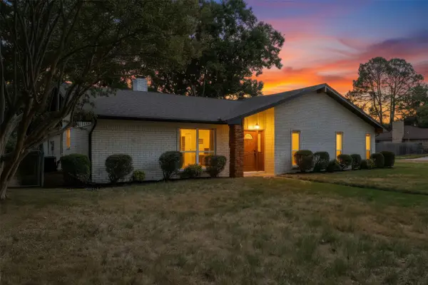 1909 Plymouth Court, Arlington, TX 76013