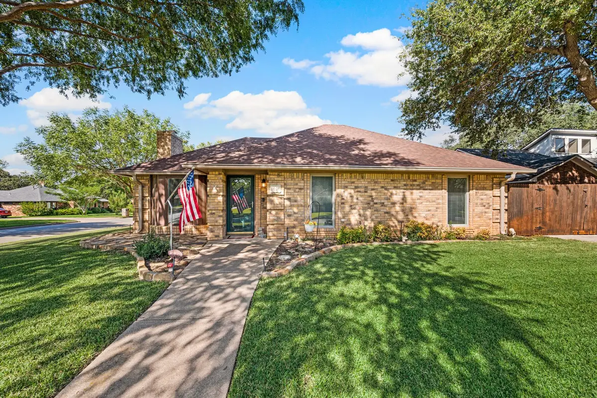 1401 Sandpiper Street, Grapevine, TX 76051 - #1