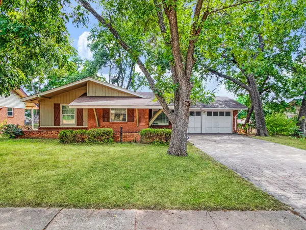 2222 Woodoak Drive, Irving, TX 75060