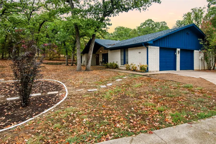 104 Trailwood Court, Burleson, TX 76028 - #2
