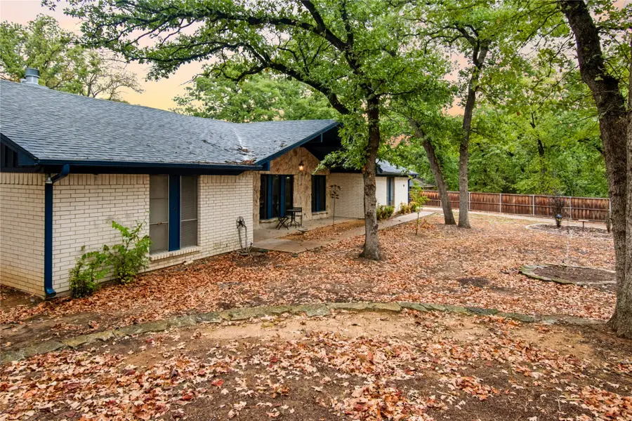 104 Trailwood Court, Burleson, TX 76028 - #3