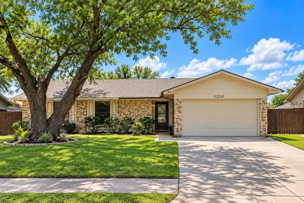 1210 Brook Hill Lane, Arlington, TX 76014