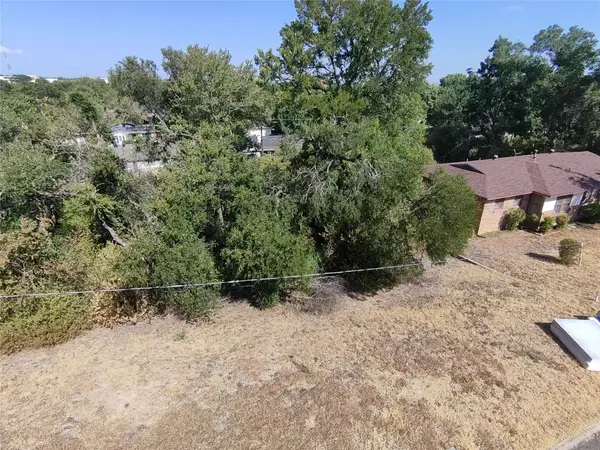 2117 Kingsdale Drive, Fort Worth, TX 76119