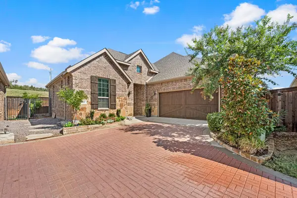 1833 Spotted Fawn Drive, Arlington, TX 76005