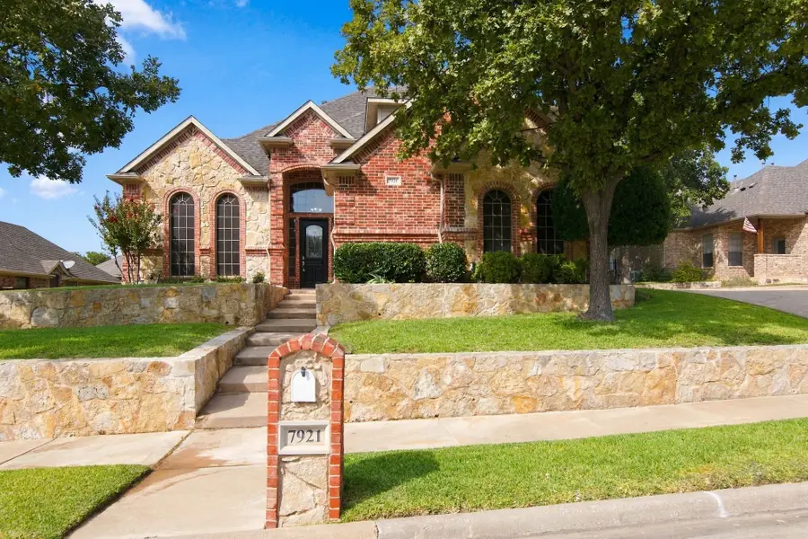 7921 Shady Oaks Drive, North Richland Hills, TX 76182 - #2