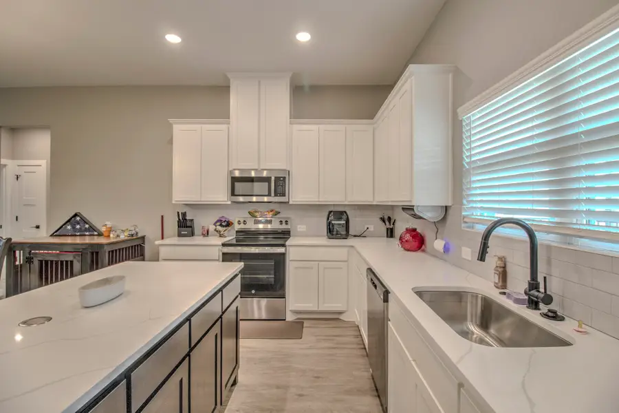512 Austin Street, Callisburg, TX 76240 - #2