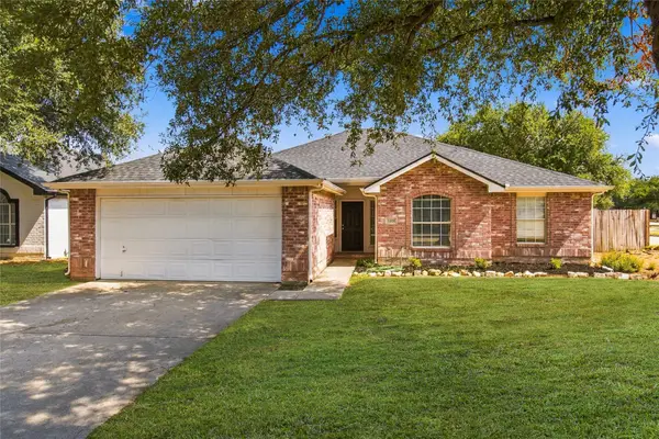 1024 Hiawatha Court, Saginaw, TX 76131