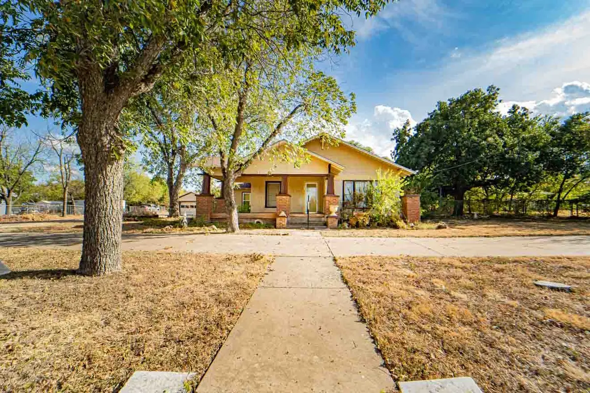 901 W Hullum Street, Breckenridge, TX 76424 - #1