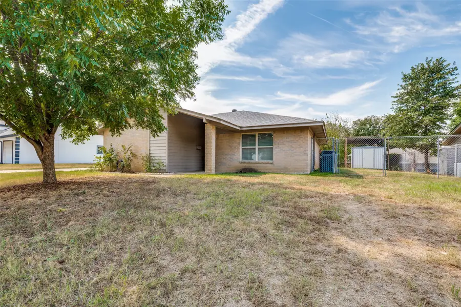 121 N Willow Street, Mansfield, TX 76063 - #2