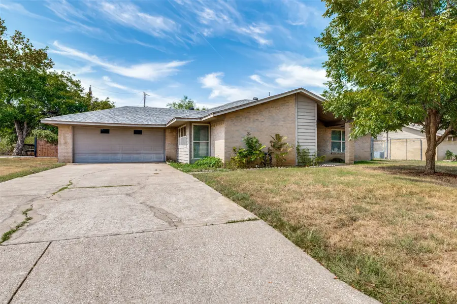 121 N Willow Street, Mansfield, TX 76063 - #3
