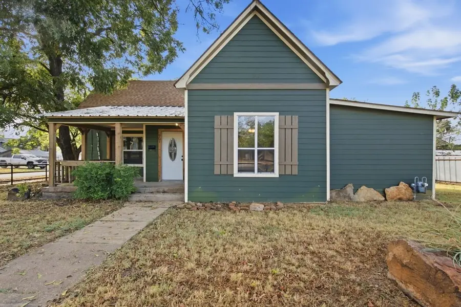 901 W 8th Street, Cisco, TX 76437 - #2