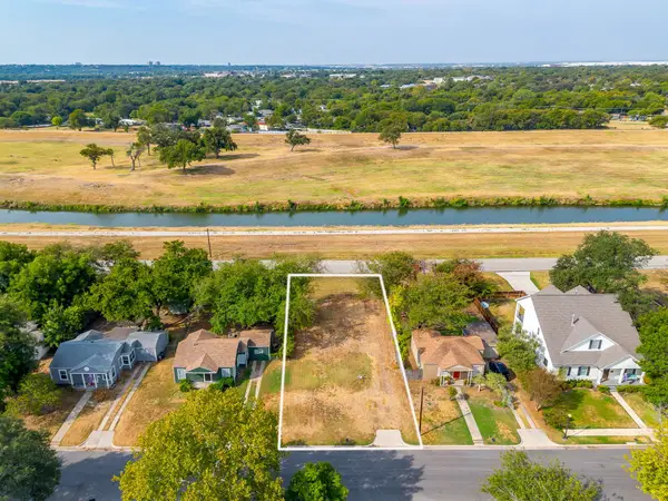 825 Edgefield Road, Fort Worth, TX 76107