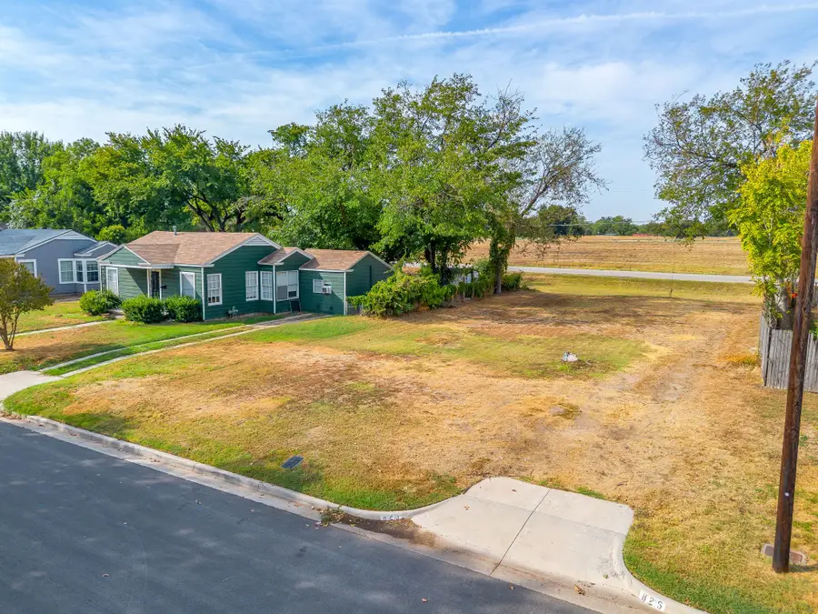 825 Edgefield Road, Fort Worth, TX 76107 - #2