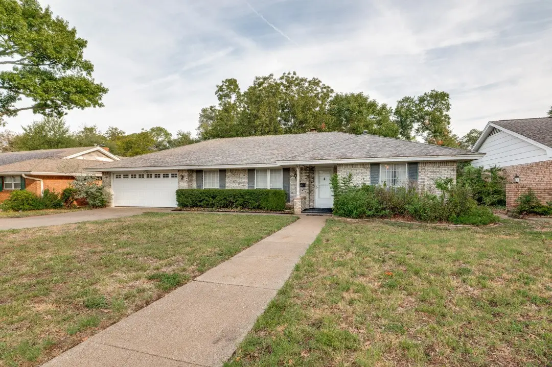105 W Lilly Lane, Arlington, TX 76010 - #1