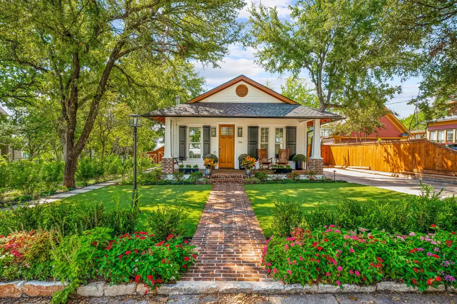 119 W Bluff Street, Granbury, TX 76048 - #2