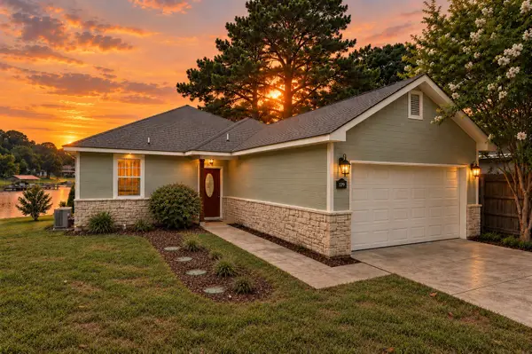 182 Oak Hills Drive, Mabank, TX 75156
