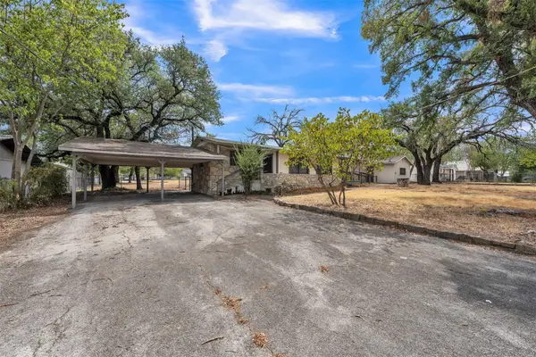 305 Walker Street, Glen Rose, TX 76043
