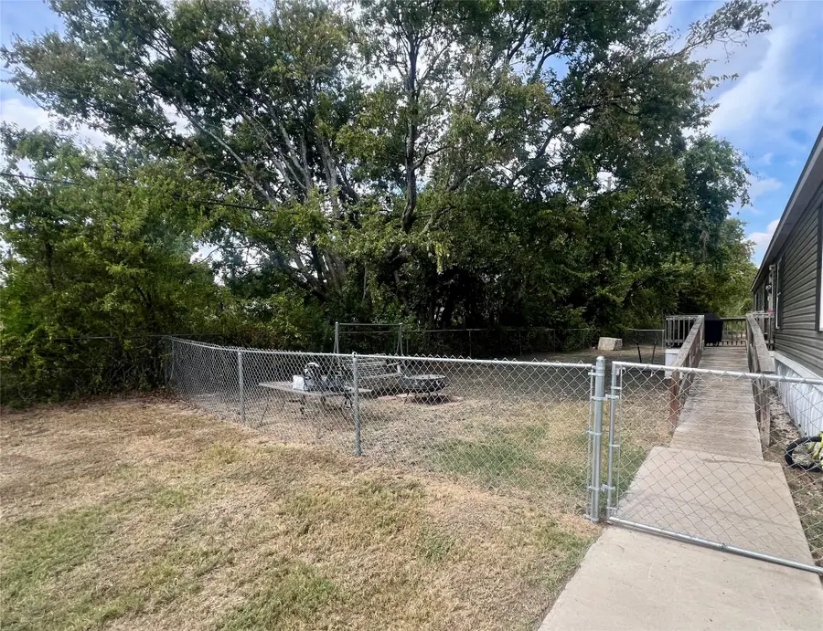 806 S 3rd Street #6, Grandview, TX 76050 - #2