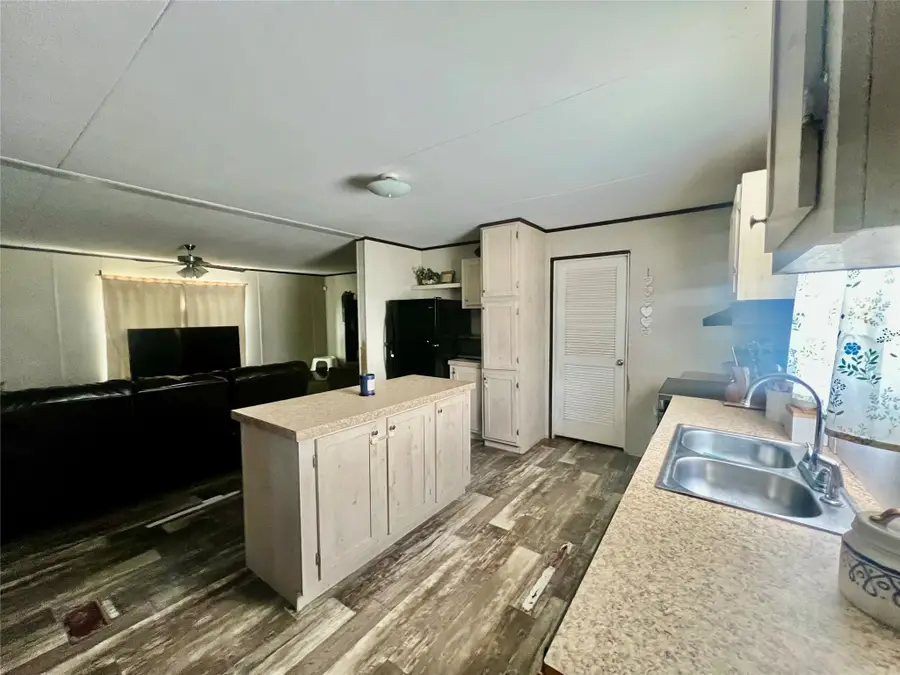 806 S 3rd Street #6, Grandview, TX 76050 - #3