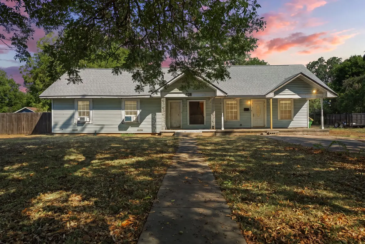 925 E Walnut Street, Hillsboro, TX 76645 - #1