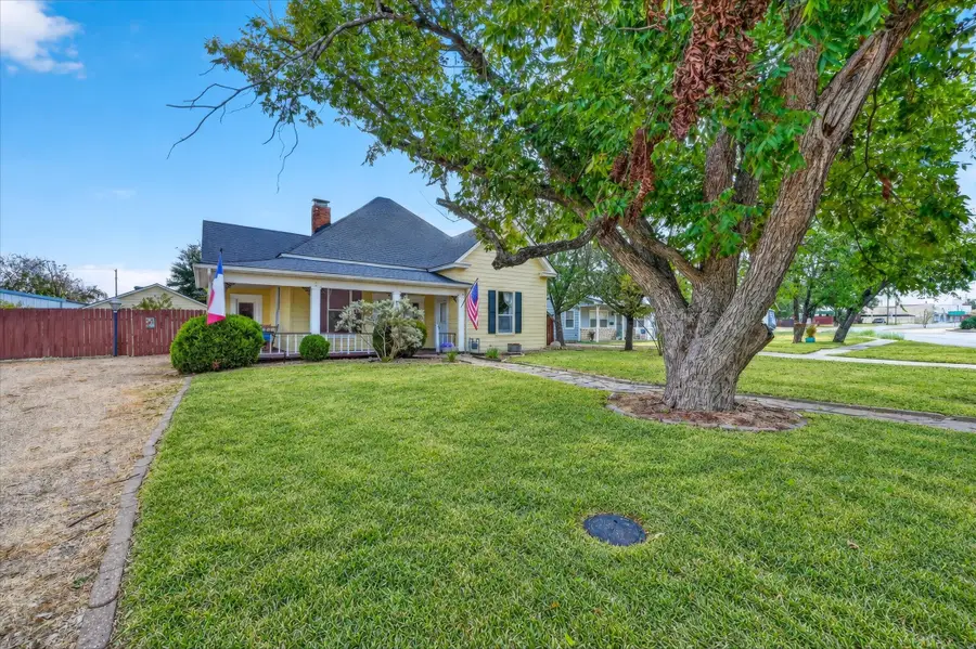 304 E Main Street, Itasca, TX 76055 - #2
