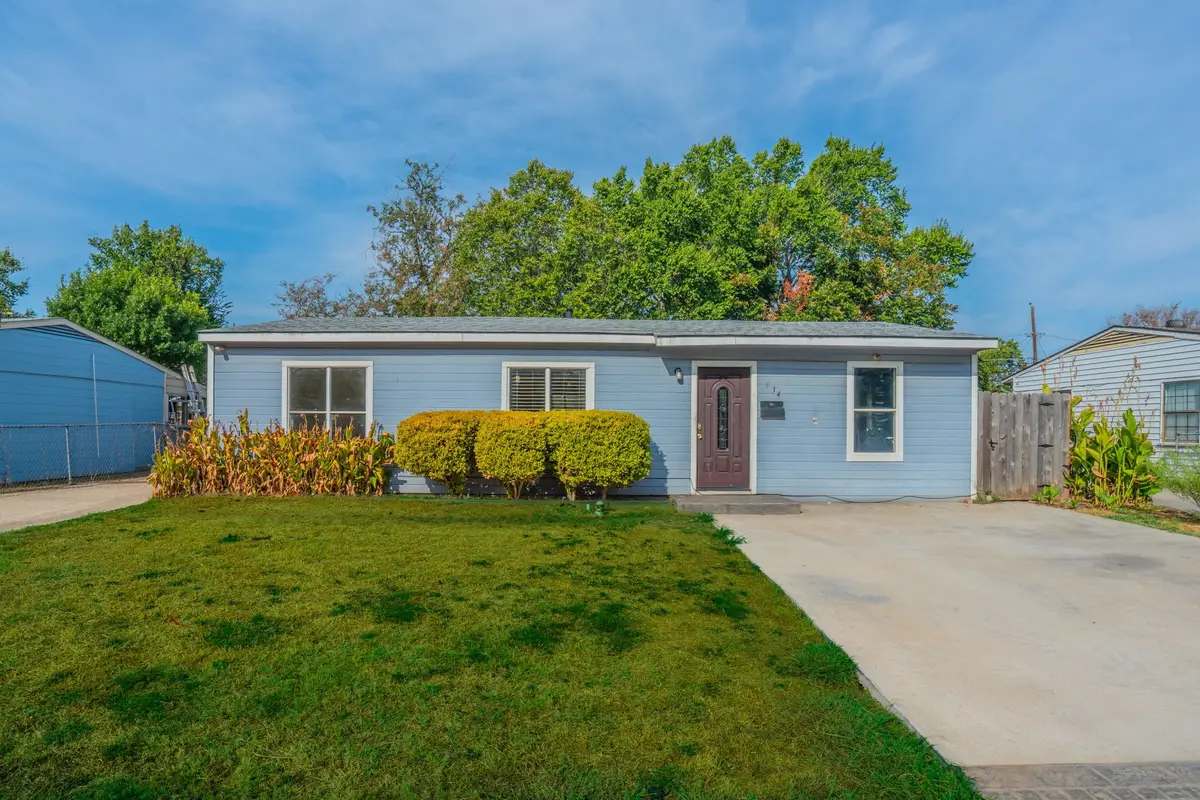 934 Indian Hills Drive, Grand Prairie, TX 75051 - #1
