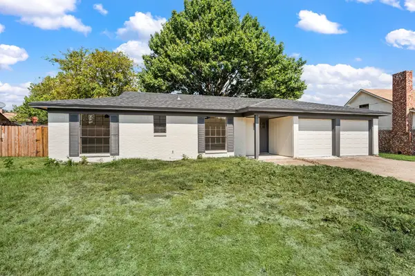 1705 S Timber Court, Benbrook, TX 76126