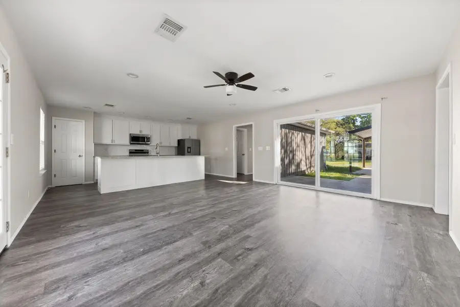 805 S 4th Street, Bonham, TX 75418 - #3