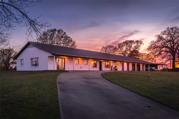 338 Cherokee Lane, Gladewater, TX 75647