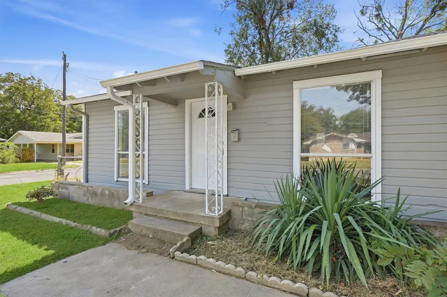 302 W Dexter Street, Sherman, TX 75092 - #3