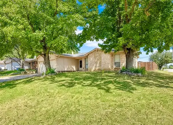 915 Lemontree Drive, Arlington, TX 76017
