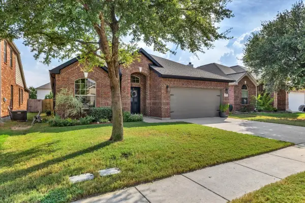 5728 Sapphire Pool Trail, Fort Worth, TX 76244